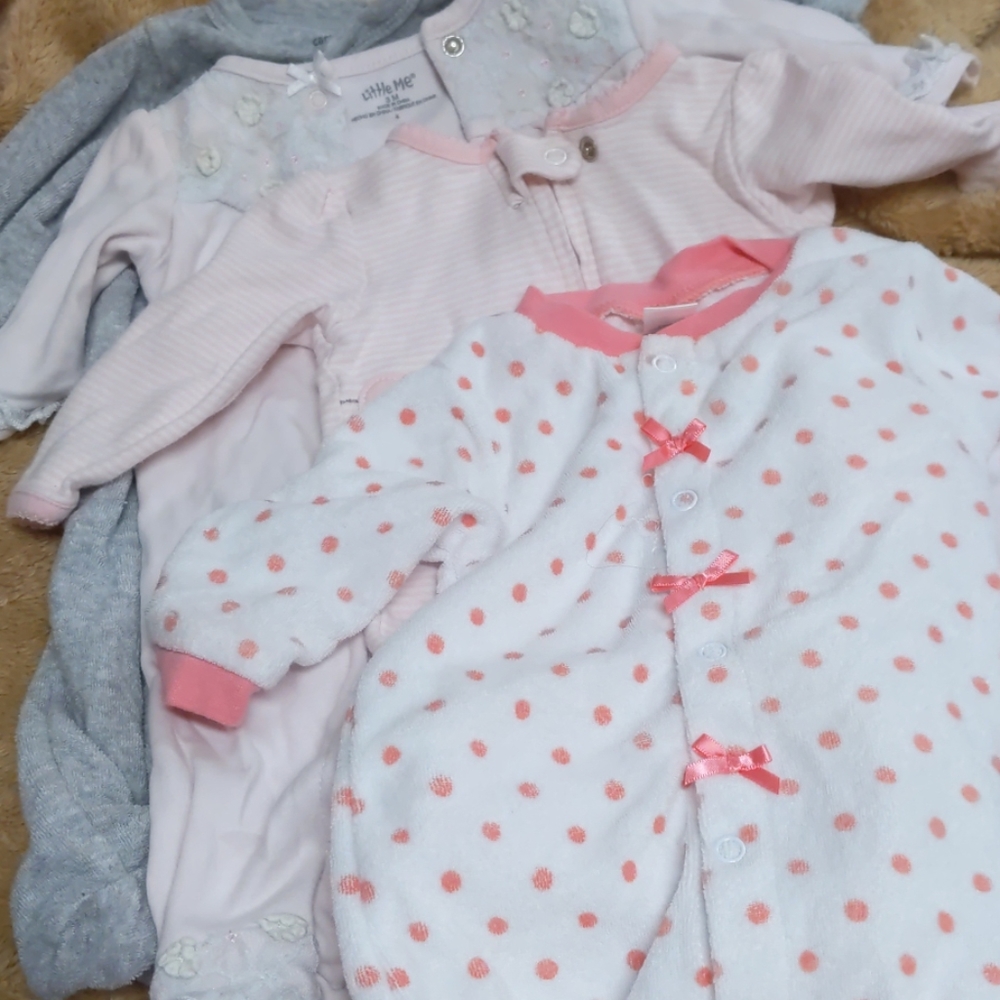 Lot of 4 Carter's one piece body suits.